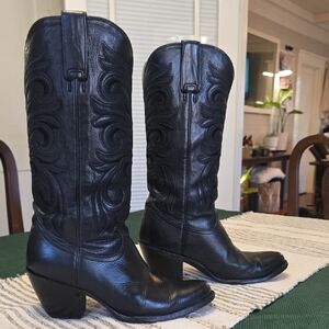 Like NEW Black Lucchese Laurelie Leather Boots